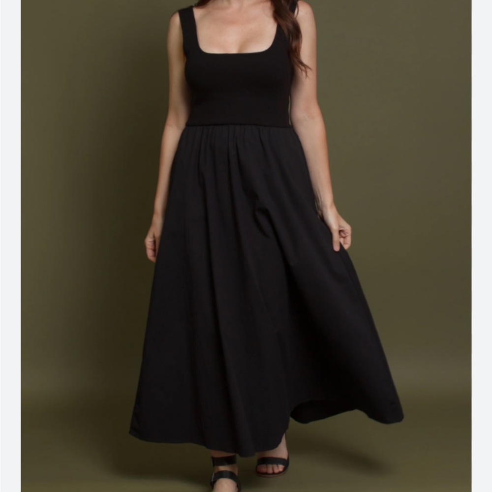 Elegant Black Maxi Dress with pockets!!